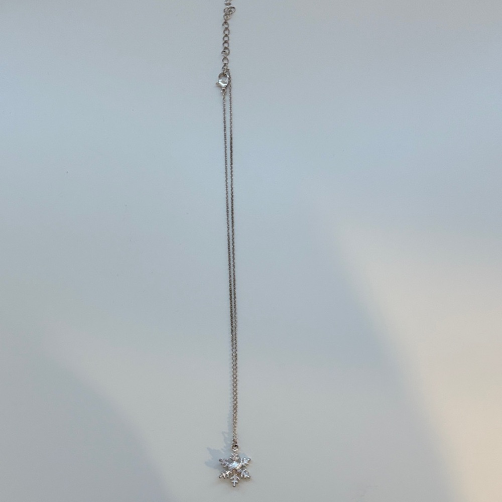 Elegant Silver Snowflake Pendant Necklace